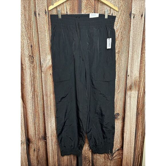 NWT Women's Old Navy High Rise Black Joggers Size M - Picture 1 of 3
